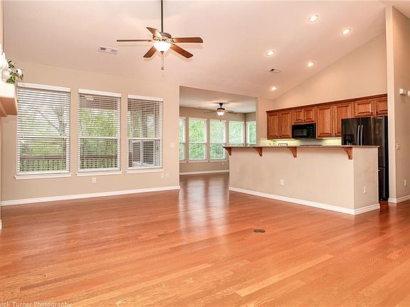 4th image of 8 Parkridge Dr