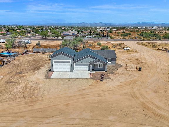 3rd image of 21028 N DENVER HILL Drive