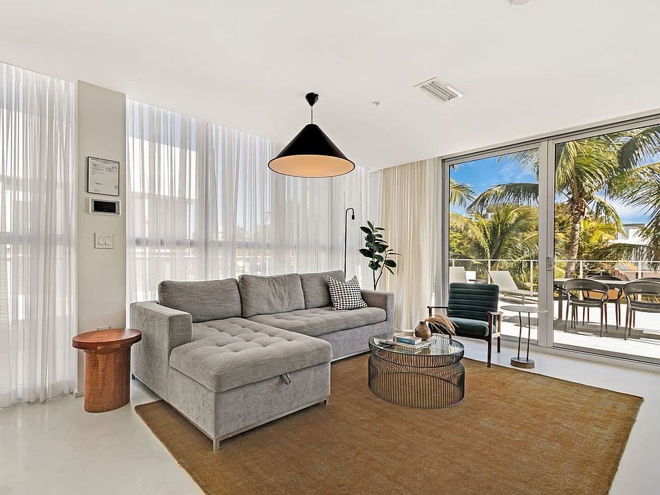 1st image of 250 Collins Ave #Id1272092p