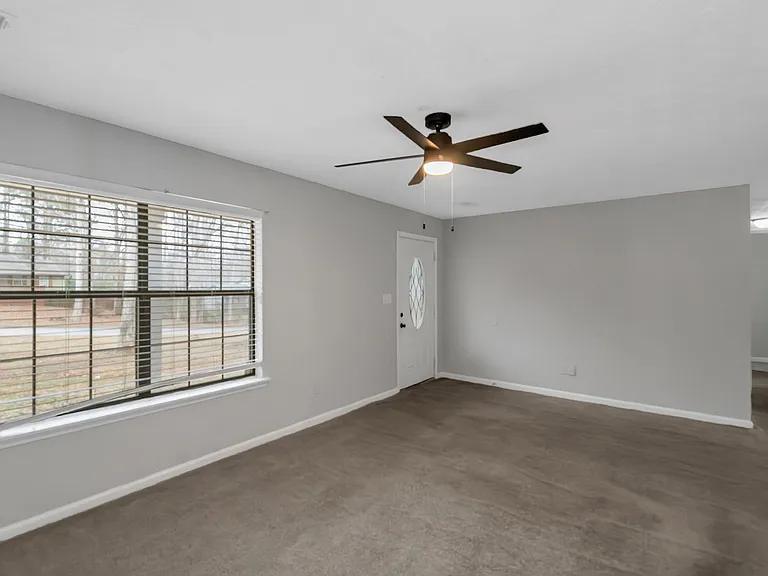 321 Summerwood Ln — Photo 7