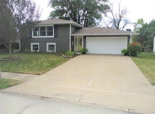 211 W Oak St, Eldridge, IA 52748
