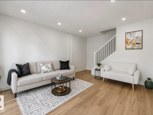 199 B Homestead Cres NW, Edmonton, AB T5A 2Y2