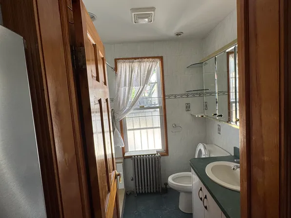 16215 85th Ave #1, Jamaica, NY 11432