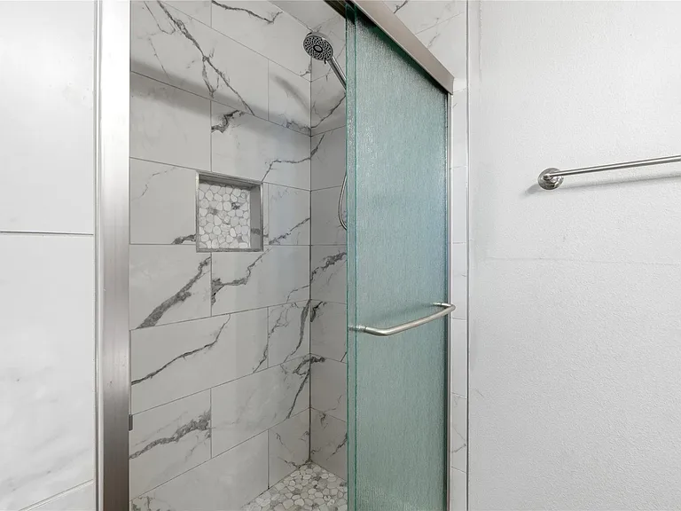 7000 Shannon Dr — Photo 26