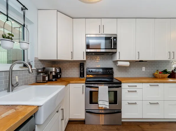 3005 Firbrook Pl, Coquitlam, BC V3C 4B2