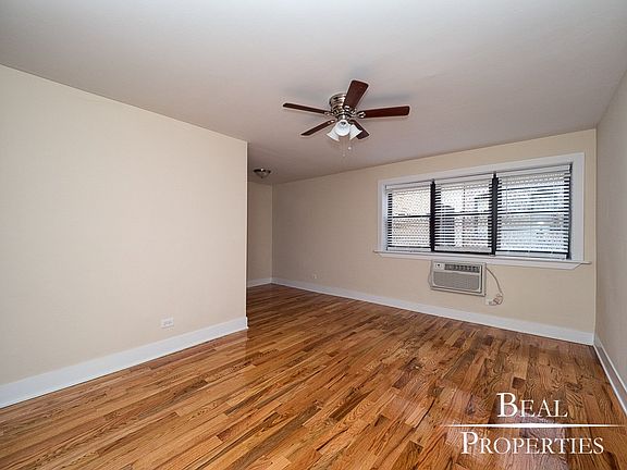 5th image of 510 W Briar Pl APT 510