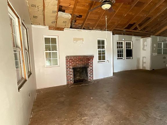 3rd image of 208 W Calhoun Street