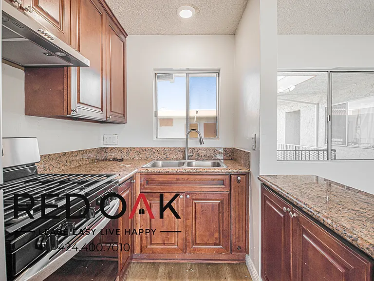 545 W 14th St #12 — Photo 7