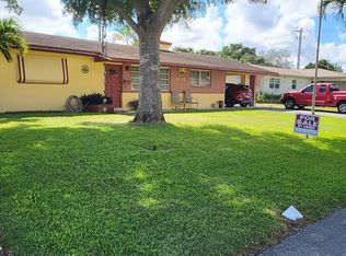 6770 SW 10th St, Pembroke Pines, FL 33023