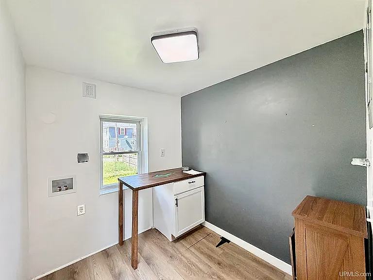 107 E Peck St — Photo 17
