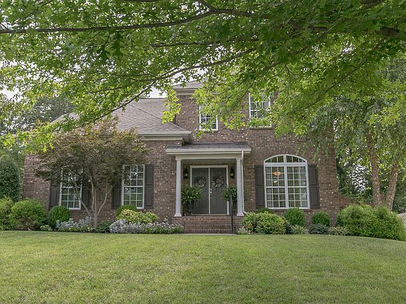 3rd image of 1324 Saint Ives Ct