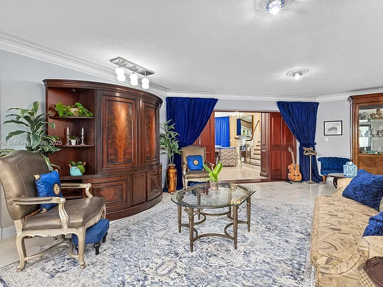 70 Bay Colony Ln — Photo 43