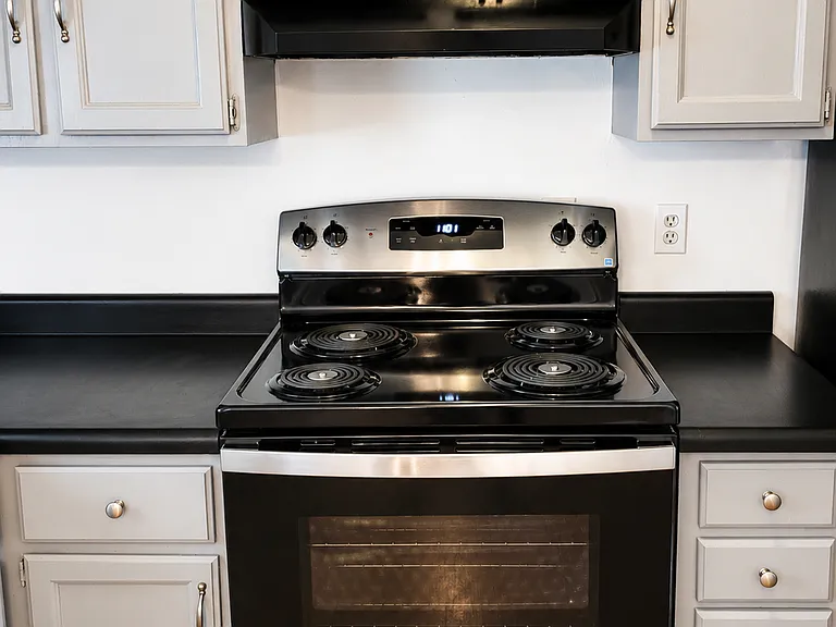 303 Rutherford Ave NW — Photo 31