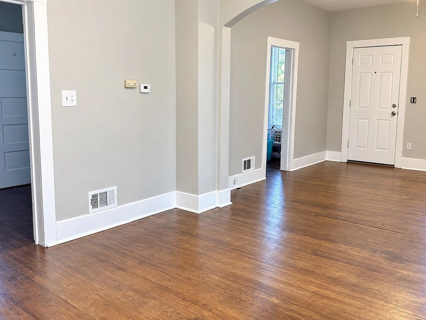 Special-Half Off First Full Months Rent-Charming 2 Bedroom Home Near Dundee! — Photo 4