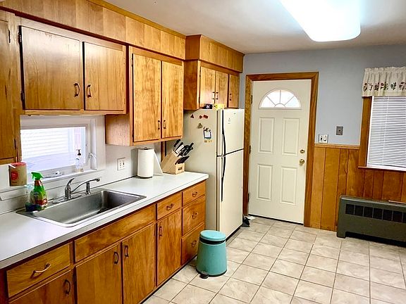 5th image of 250 Billings St #0