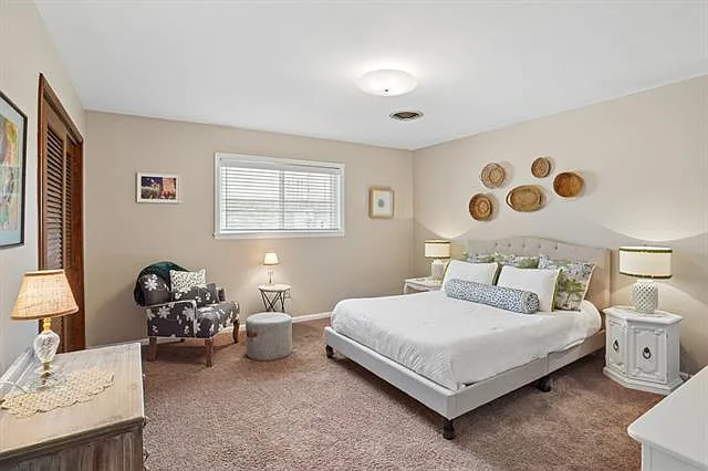 102 N Dabney Dr — Photo 13