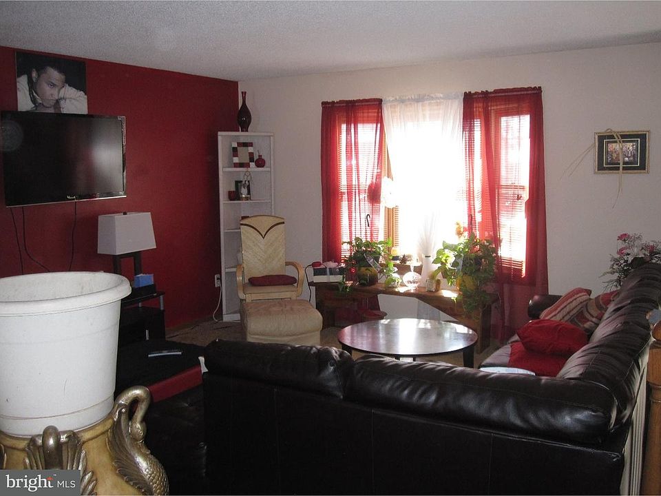 2nd image of 483 Jefferson Ave
