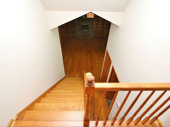 2nd image of 1165 Knollwood Dr