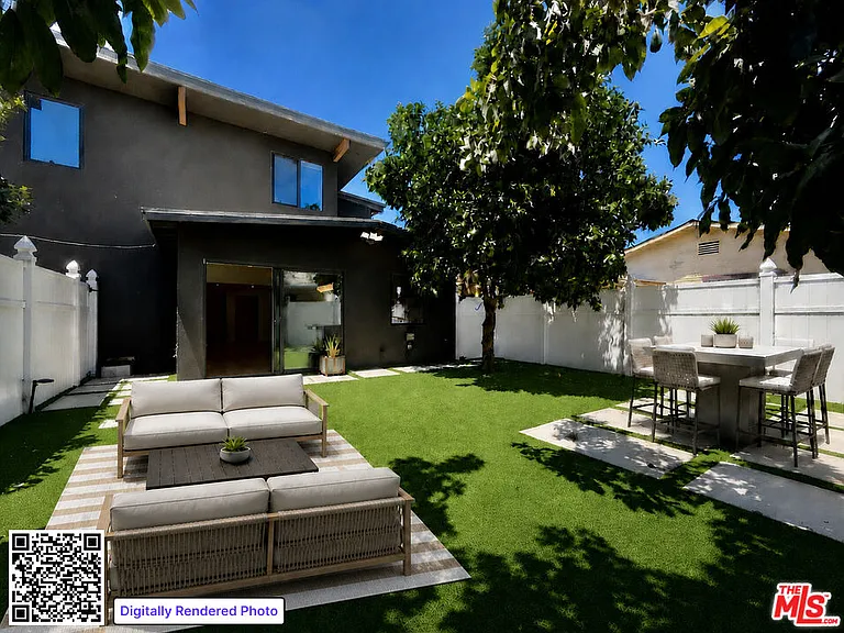 330 Parkman Ave — Photo 2