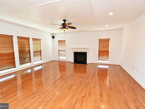 3rd image of 112 Walker Ct