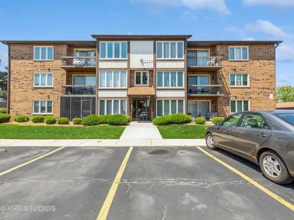 4924 Circle Ct APT 408, Crestwood, IL 60418