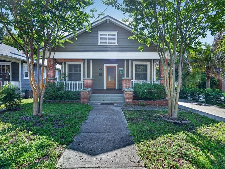 1555 Belmonte Ave — Photo 2