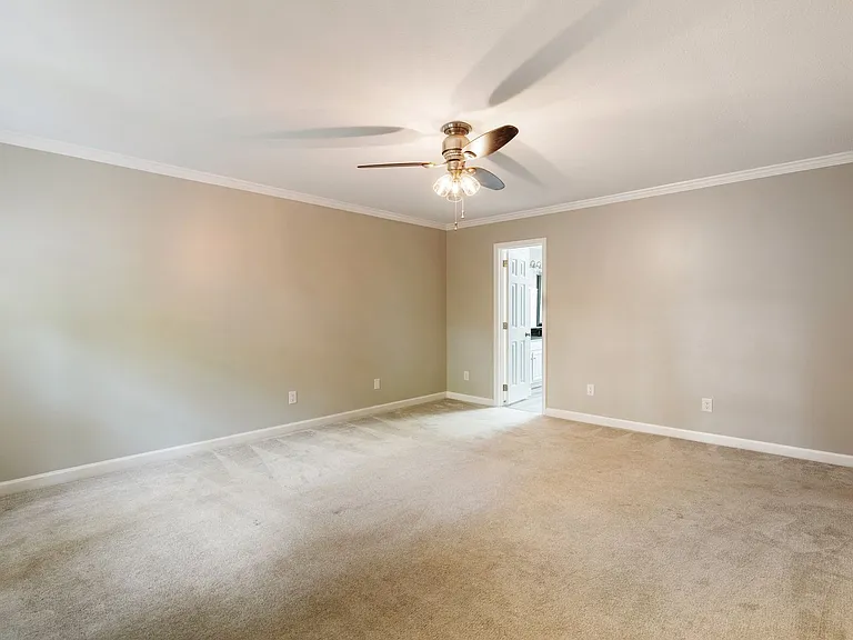 412 Peachtree Ln — Photo 15