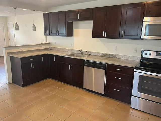 2020 Iowa Rd #B — Photo 15