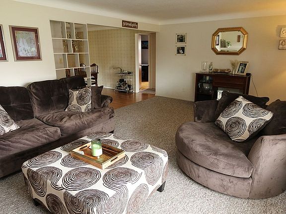2nd image of 21090 Cromwell Ave