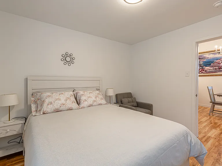 521 Williams Ave S — Photo 10