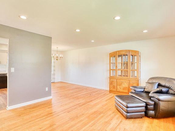 3rd image of 6187 W Darnel Ave