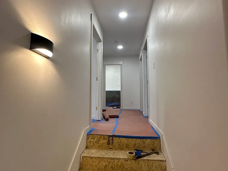 Center Ln — Photo 8