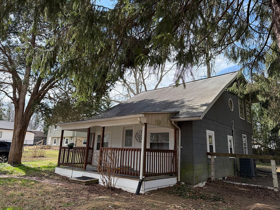 1st image of 860 Dogwood Trl