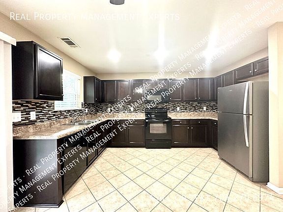 4th image of 5527 Graypark Dr
