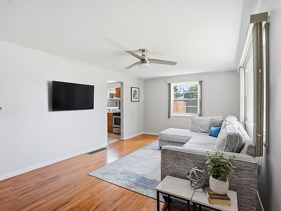 5th image of 822 N 10th St