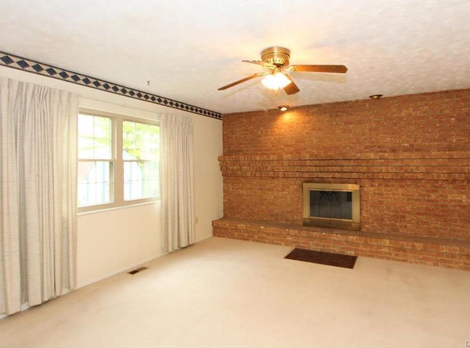 2nd image of 56 Spruce Ct