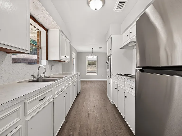 611 Dogwood Trl — Photo 8