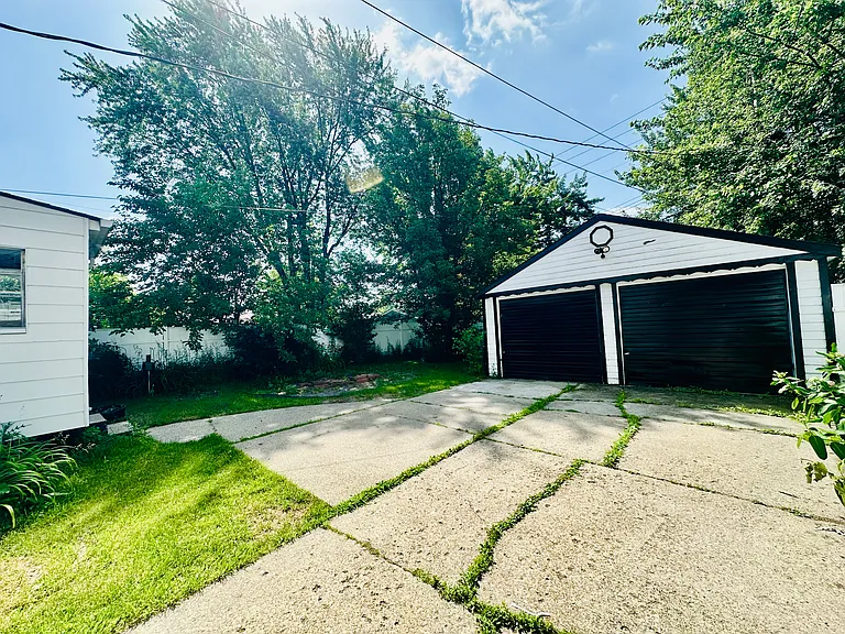 14948 Chesterfield Ave — Photo 19