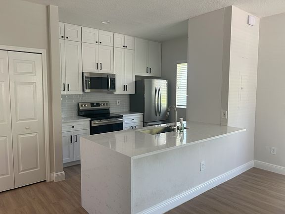 Kitchen and appliances