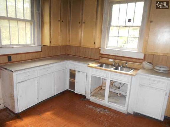 4th image of 4912 Burke Ave