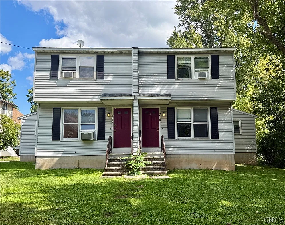 6 bed, 1.5 bath, 1472 sqft, $2,100 — Photo 1