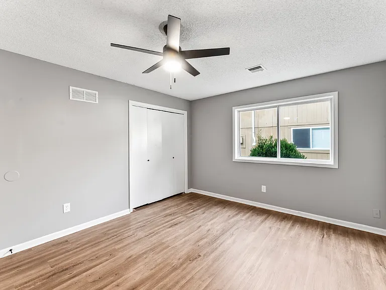 1322 N Harvey Dr — Photo 17