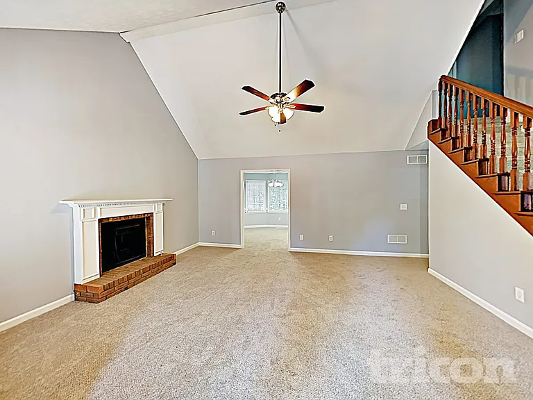 1035 Peace Dr NW — Photo 2