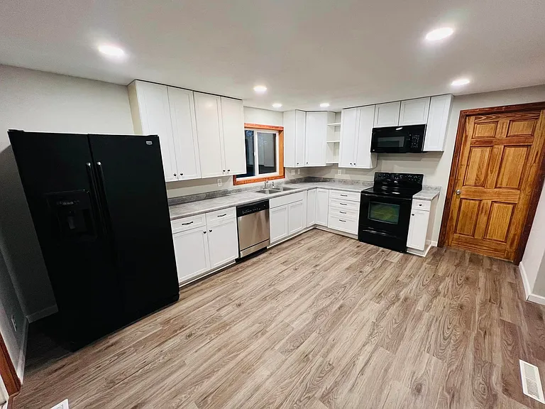 410 Wisconsin St — Photo 11