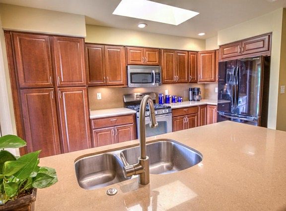 5th image of 2031 E Stanford Dr