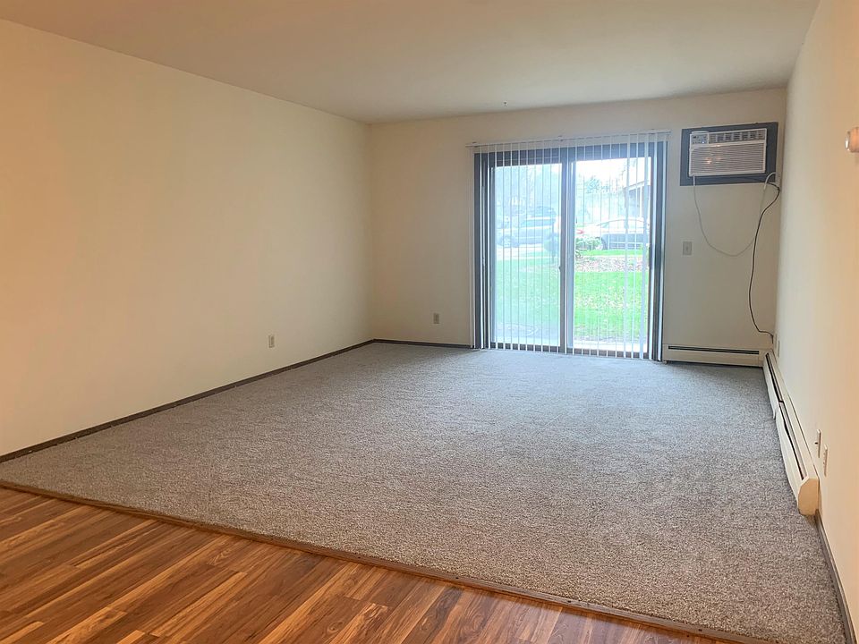 Living Rm, to Patio