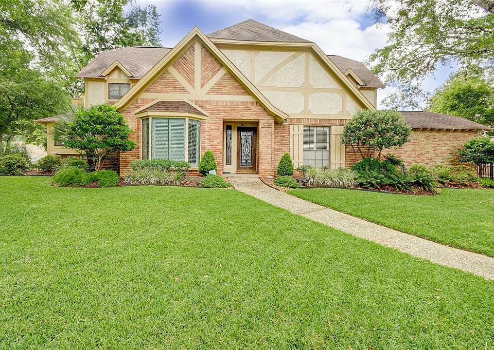 1st image of 2610 Robinson Road Ct