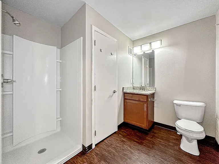 Capitol Grove Apartments — Photo 16