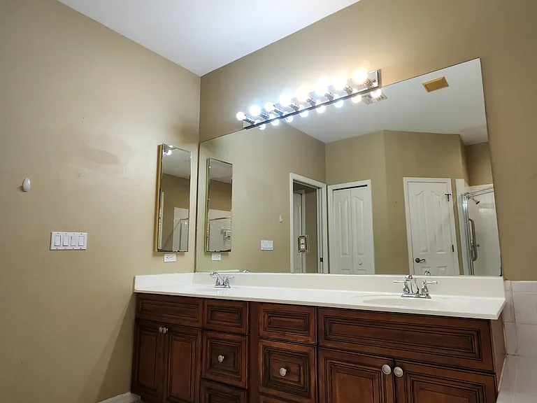 11082 Lakeland Cir — Photo 14