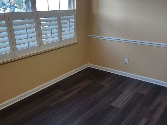 3rd image of 840 Center Ave APT 5